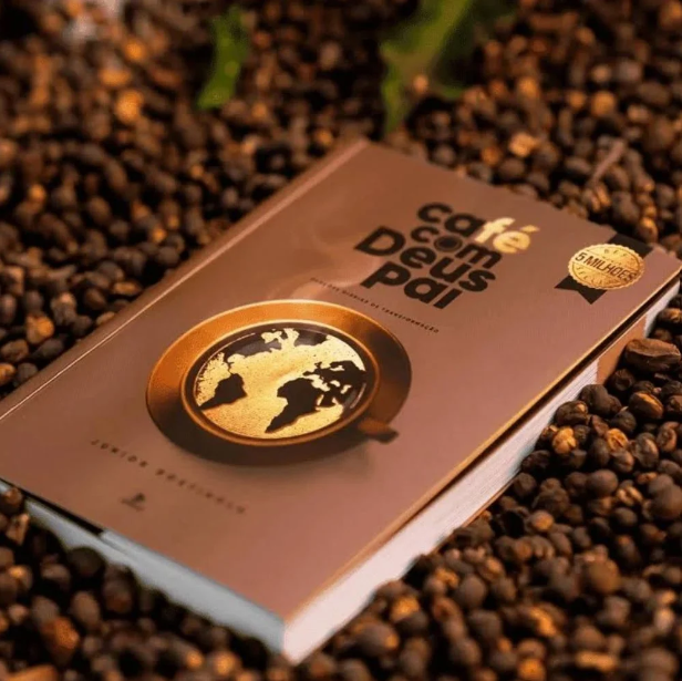 Livro Devocional Café com Deus Pai 2025 - Junior Rostirola
